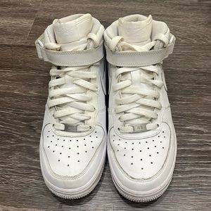 Nike high top Air Force 1. Size 6Y or women’s 7.5.